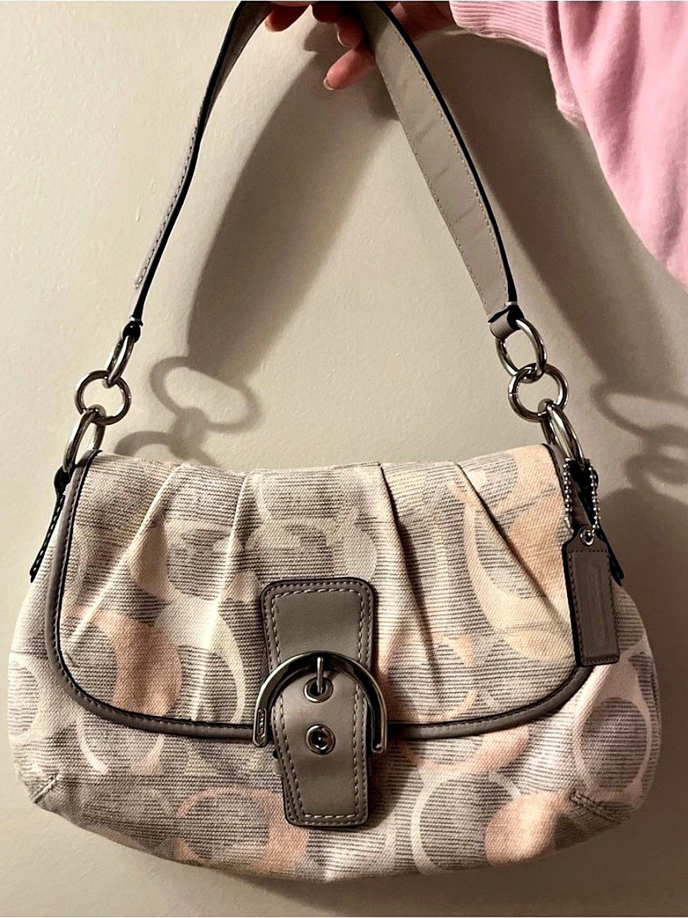 Vintage Coach Soho Flap Bag - Grey/Pink Optic C Woven Jacquard - Picture 2 of 4